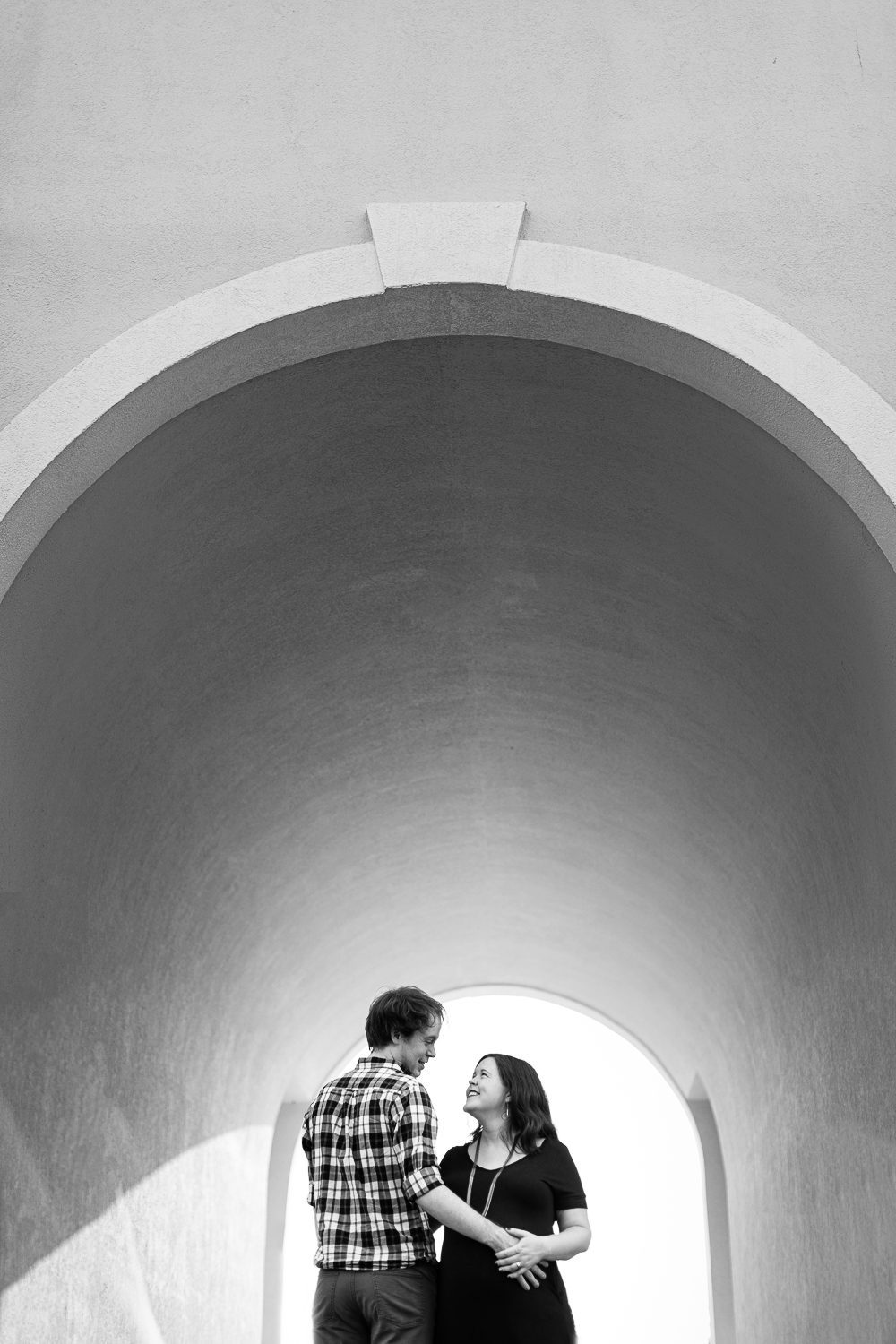 dad and pregnant mom in marietta square arch